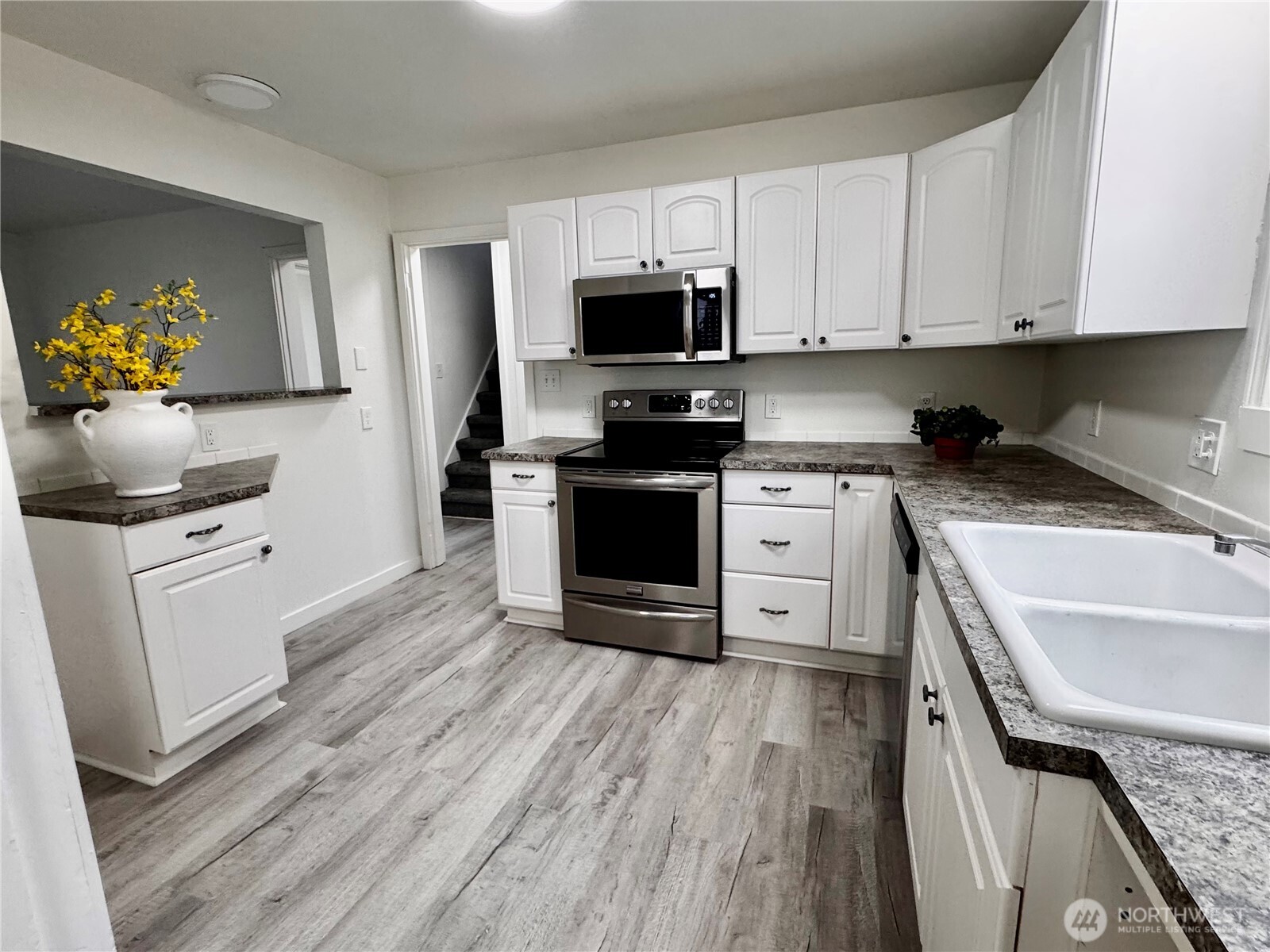 5410 S Cushman Avenue Property Photo 6