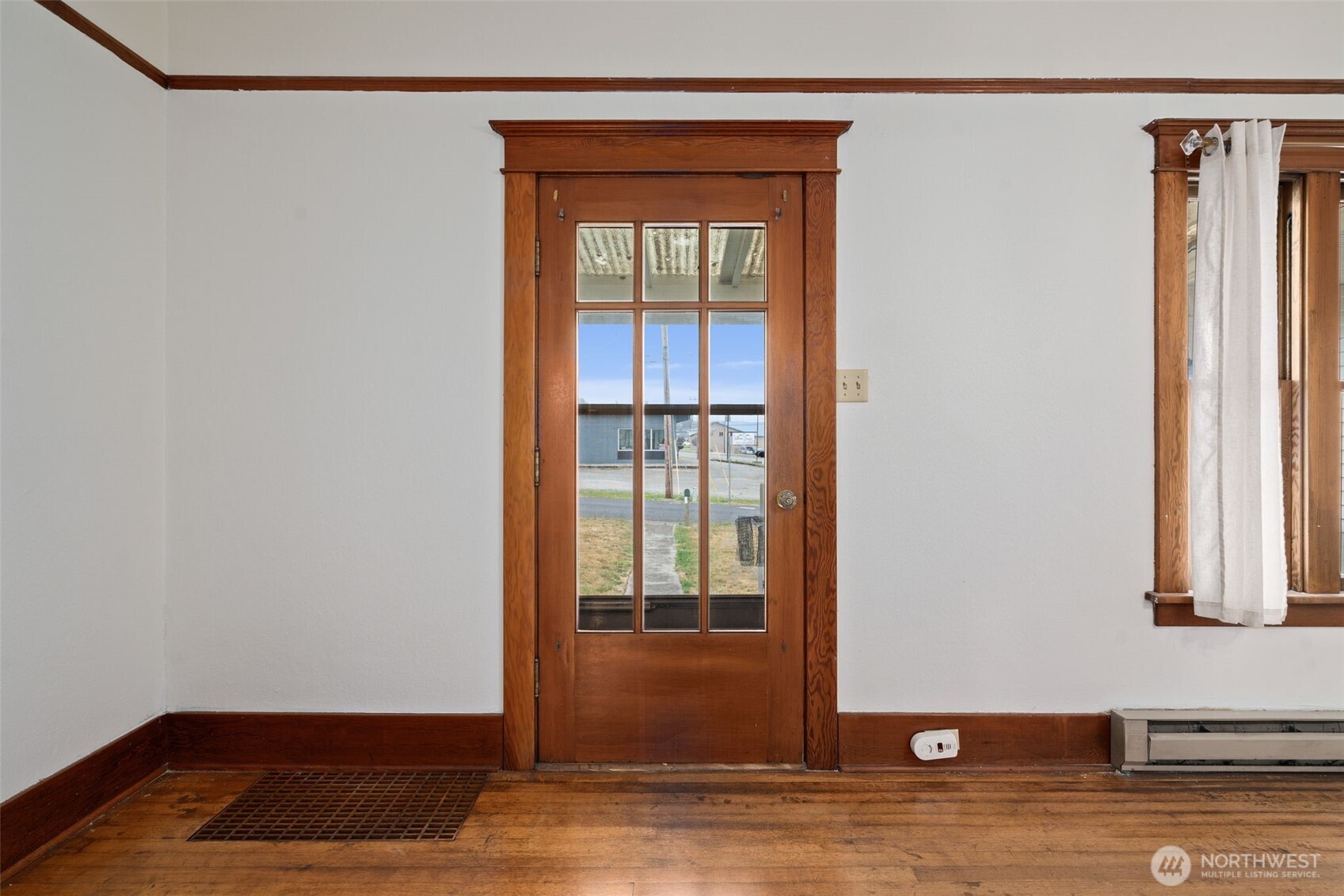26 Se Spring Street Property Photo 5