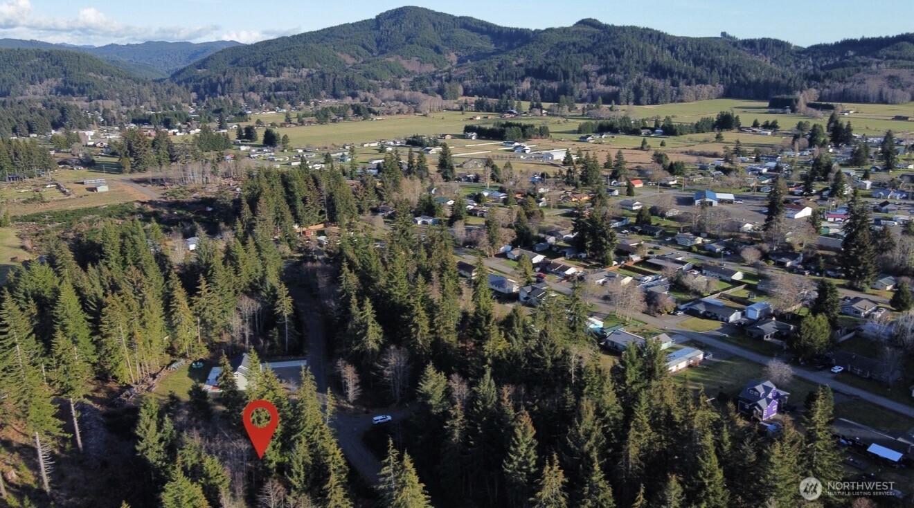 579 Thomas Street Property Photo 2