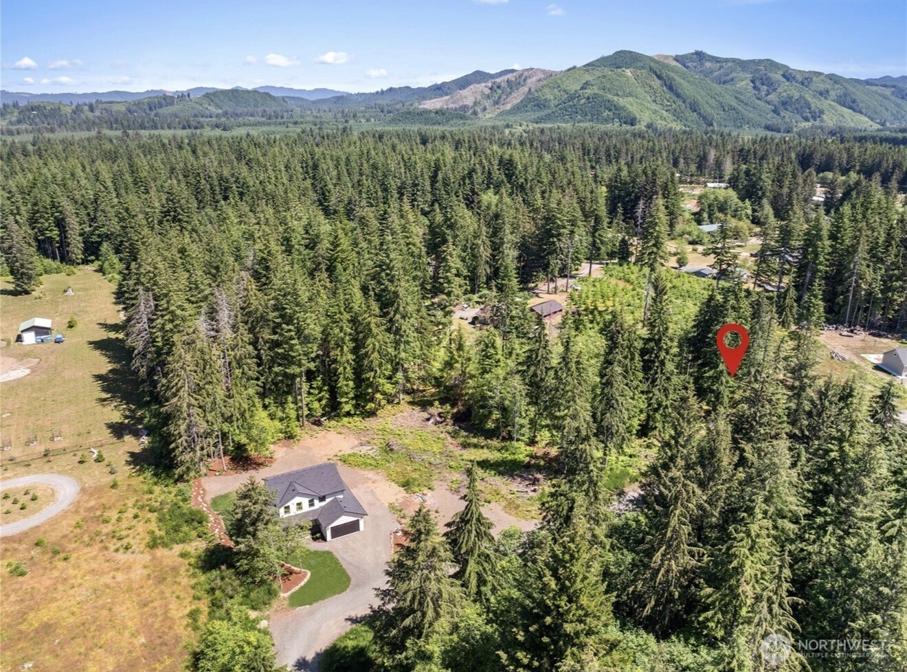 579 Thomas Street Property Photo 4