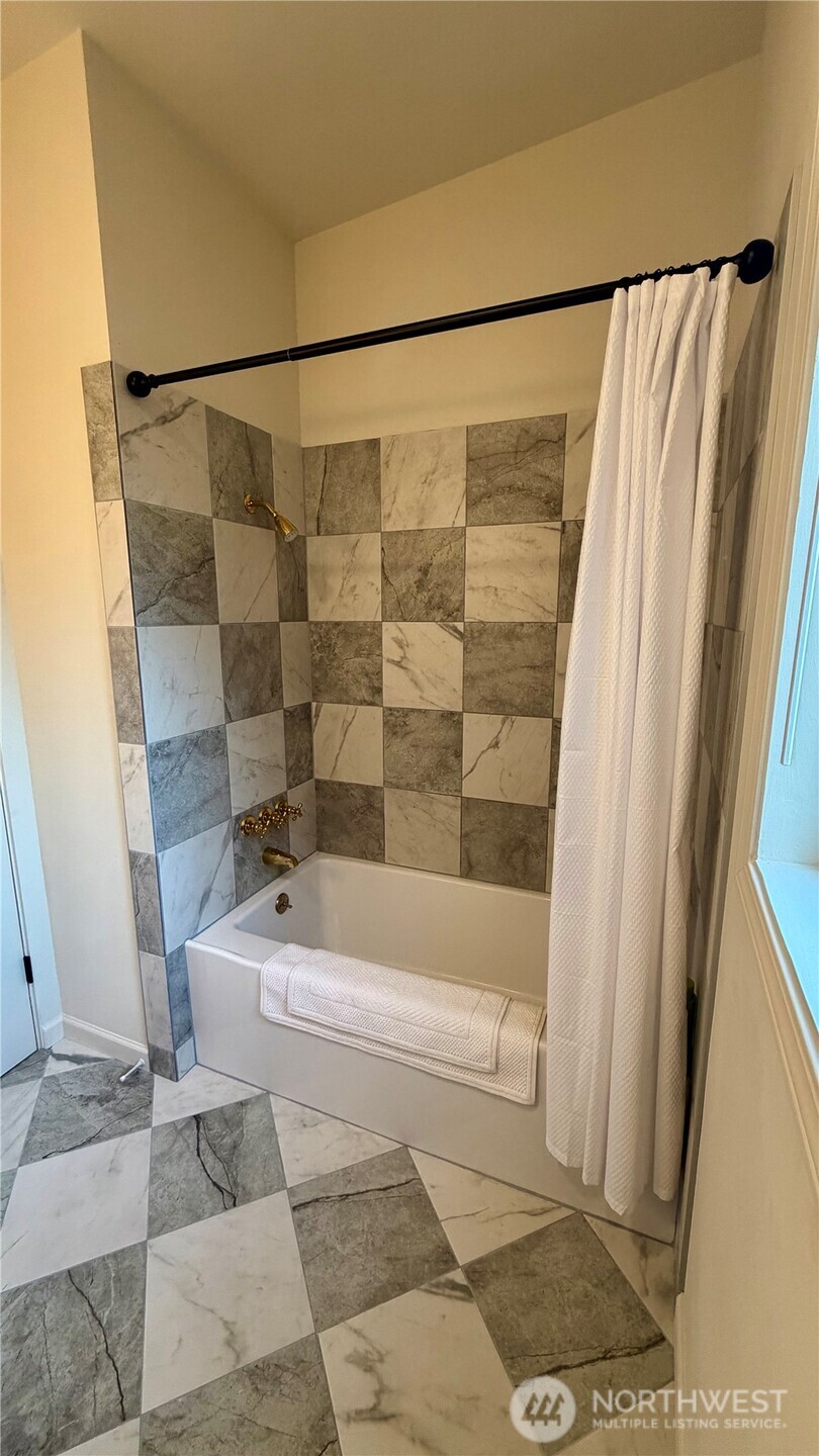 630 7th Street Property Photo 17