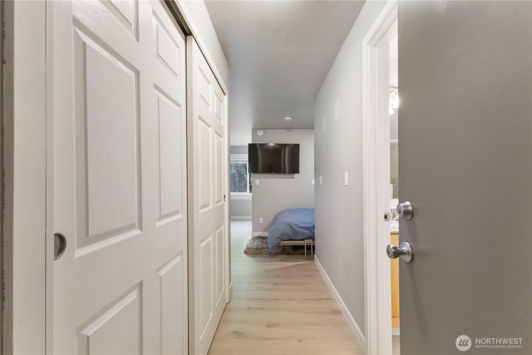 705 E Republican Street 207 Property Photo 4