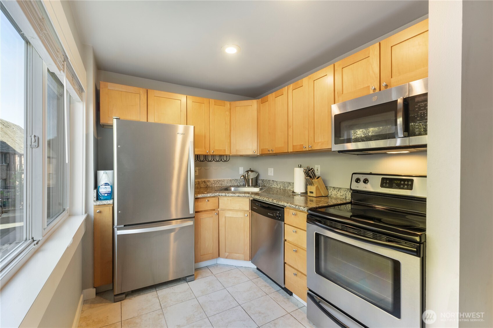 705 E Republican Street 207 Property Photo 9