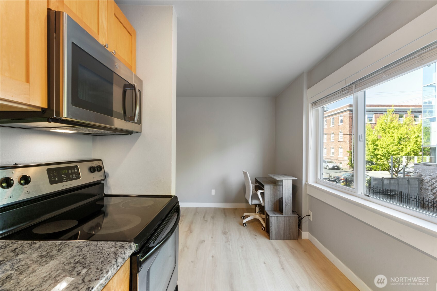 705 E Republican Street 207 Property Photo 10