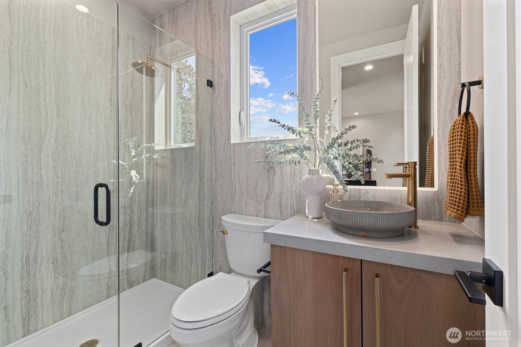 18520 83rd Avenue Property Photo 6