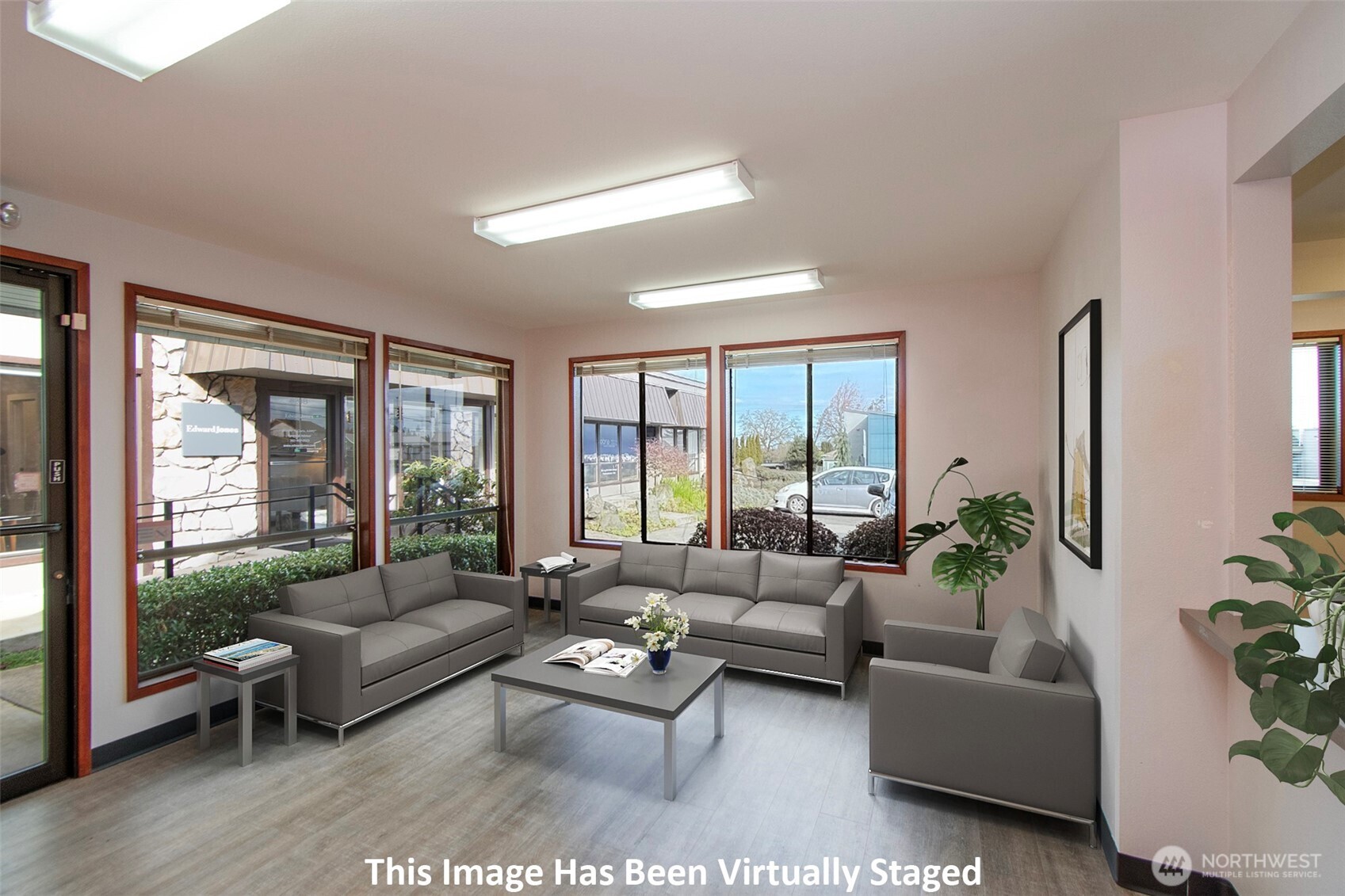 826 E 8th Street Property Photo 3