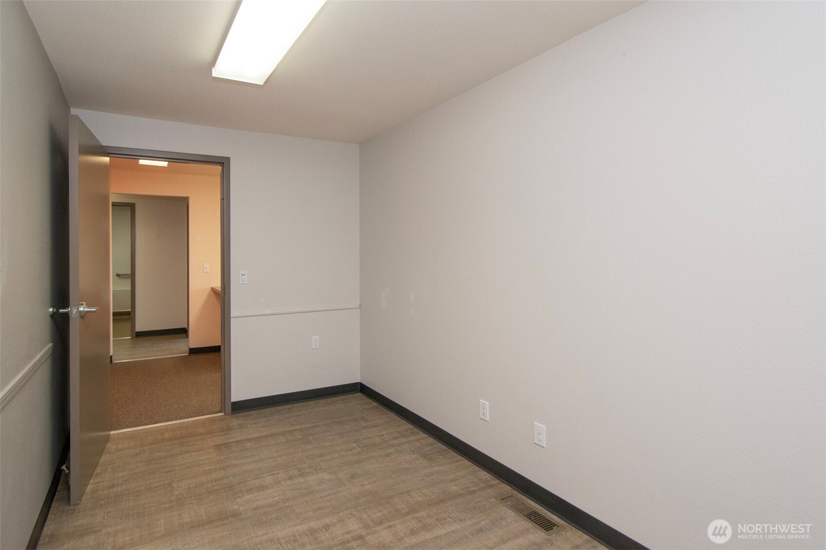 826 E 8th Street Property Photo 16