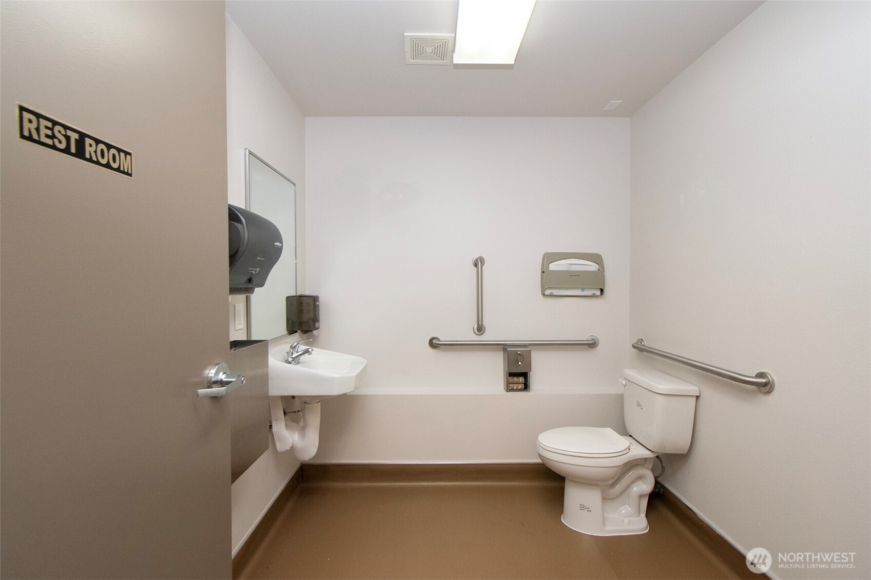 826 E 8th Street Property Photo 19
