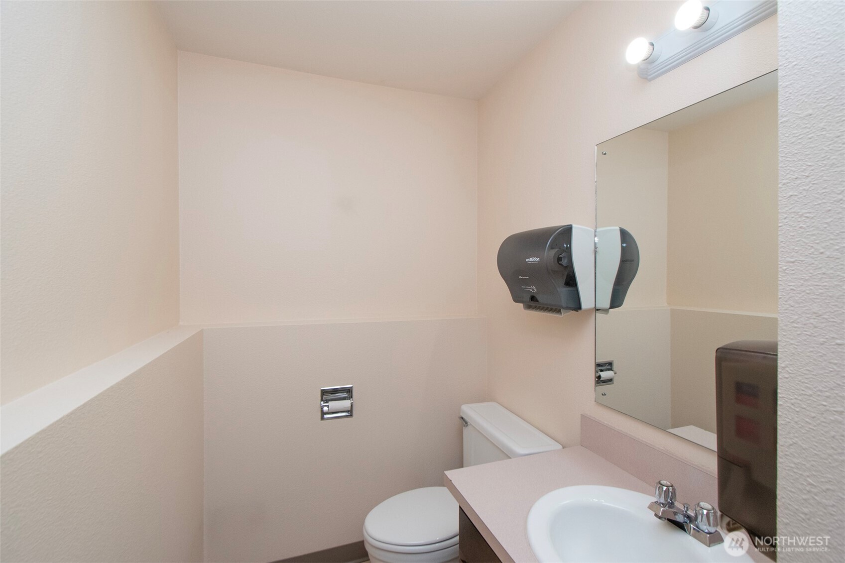 826 E 8th Street Property Photo 22