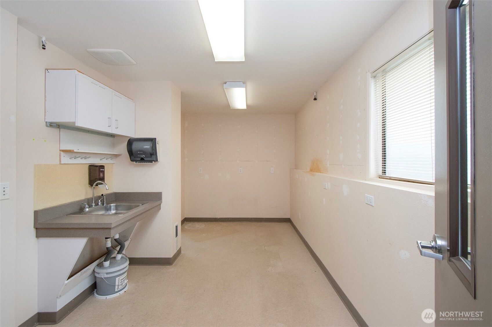826 E 8th Street Property Photo 25