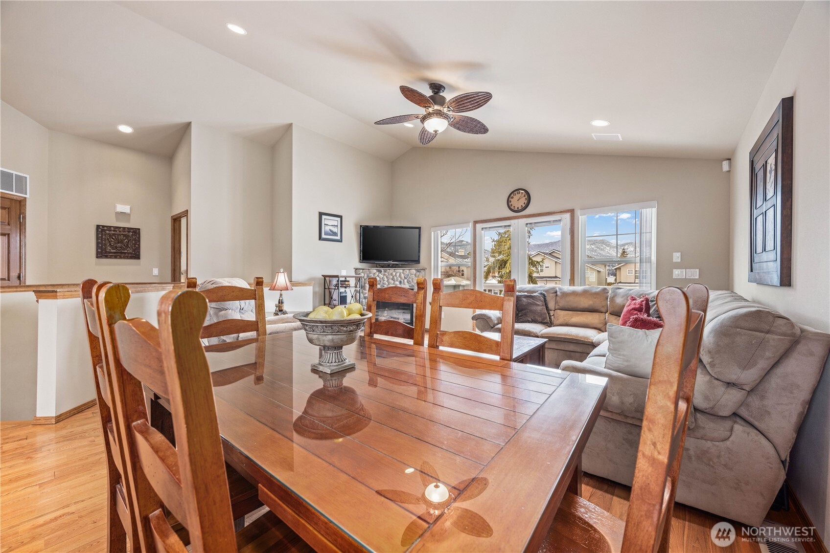 222 Parkway Drive Property Photo 8