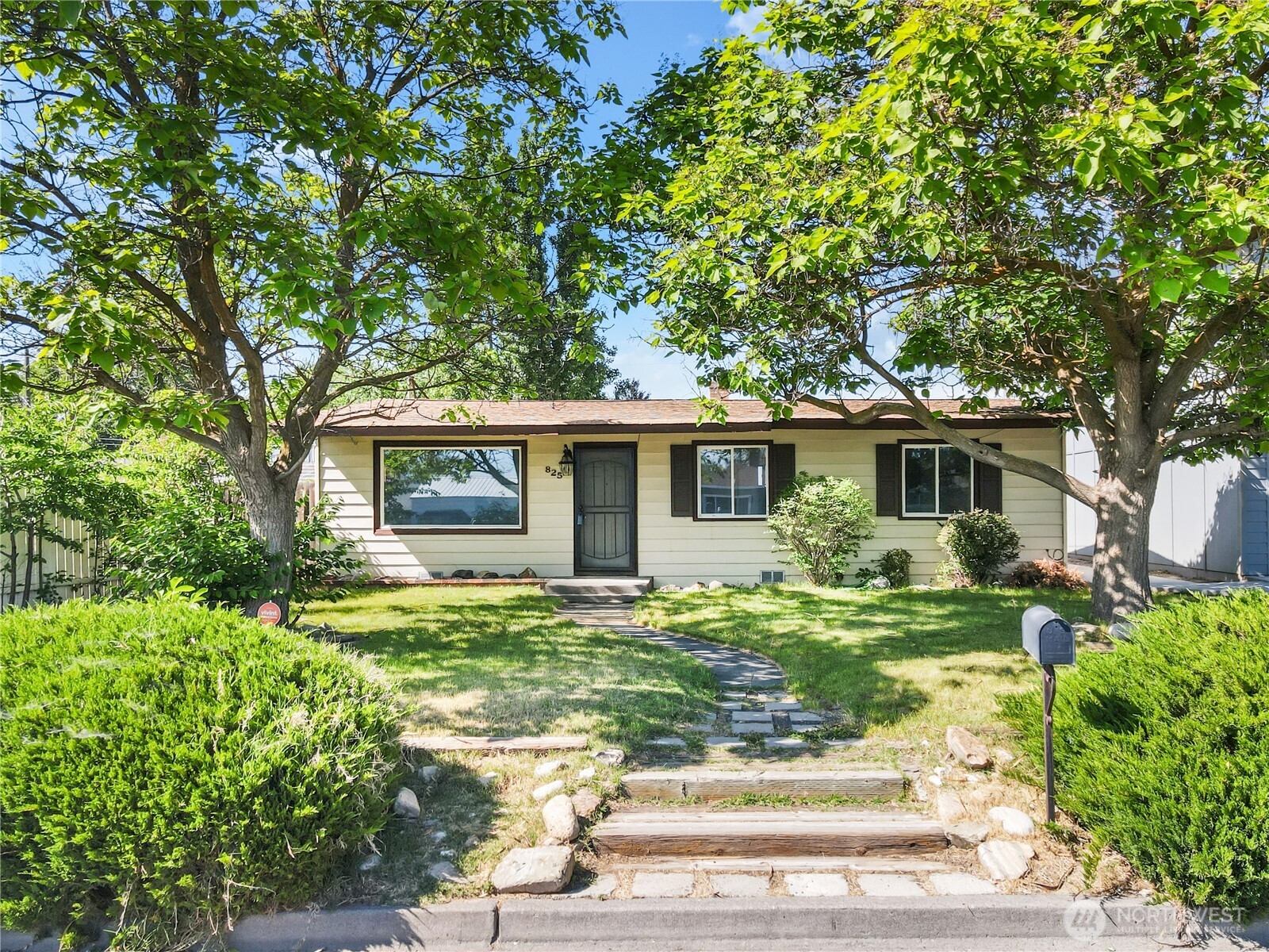 2284 W Rainier Road Property Photo 1