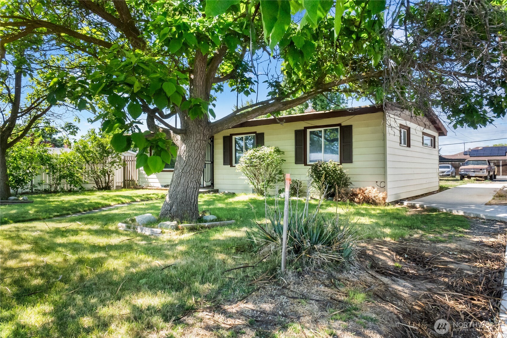 2284 W Rainier Road Property Photo 4