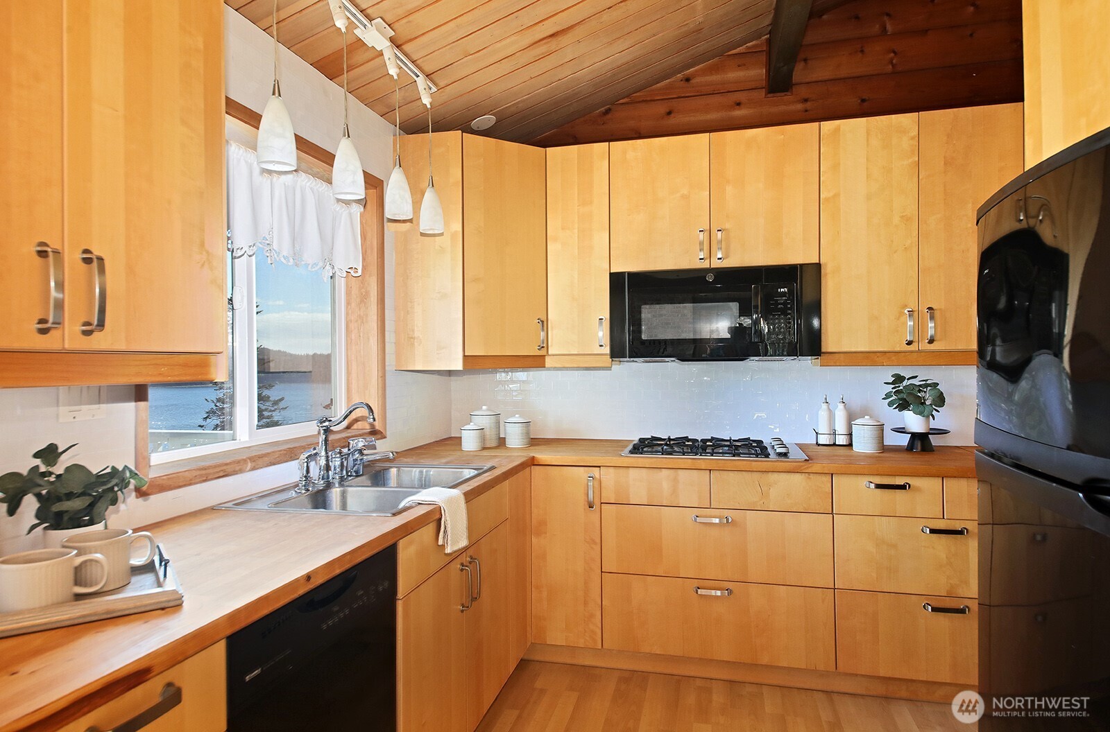 1412 Commodore Place Property Photo 12