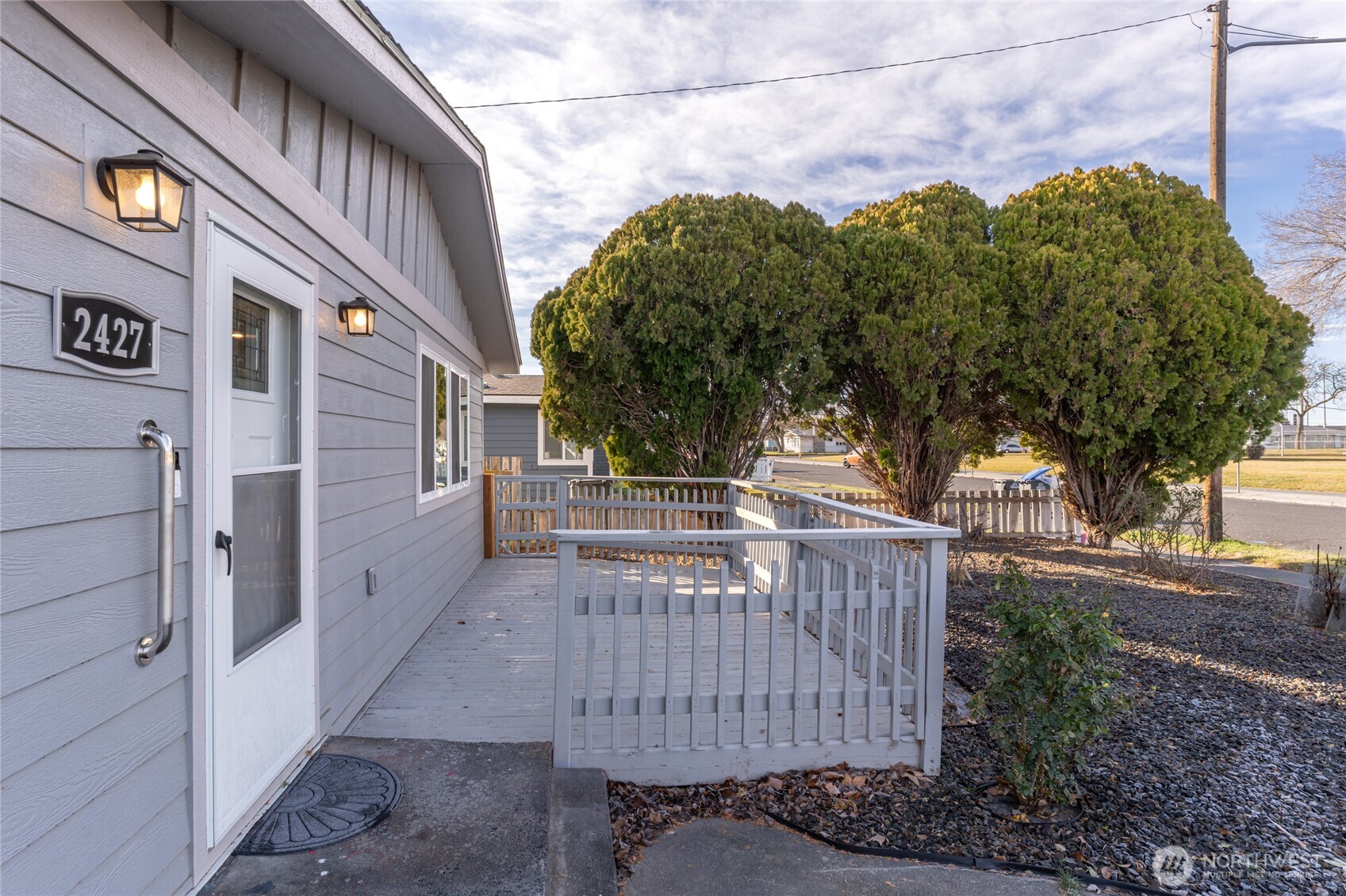 2427 W Texas Street Property Photo 2