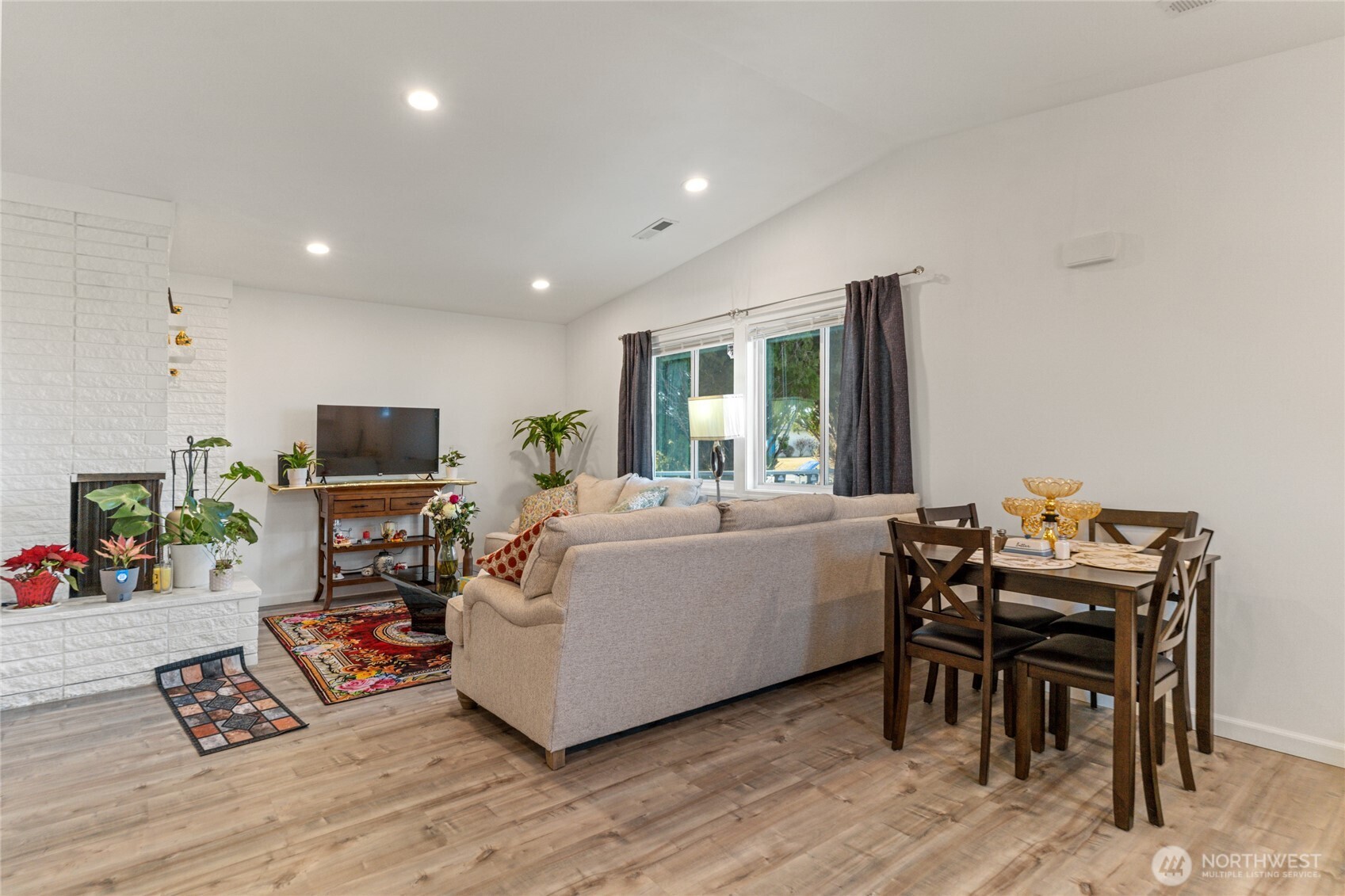 2427 W Texas Street Property Photo 6