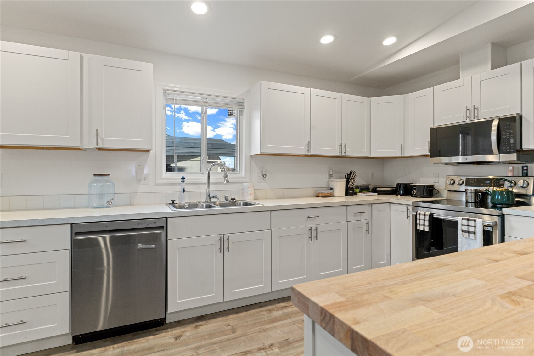 2427 W Texas Street Property Photo 8