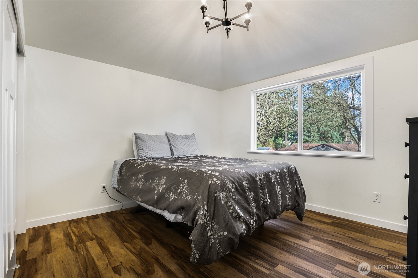 14517 Meridian Avenue Property Photo 6