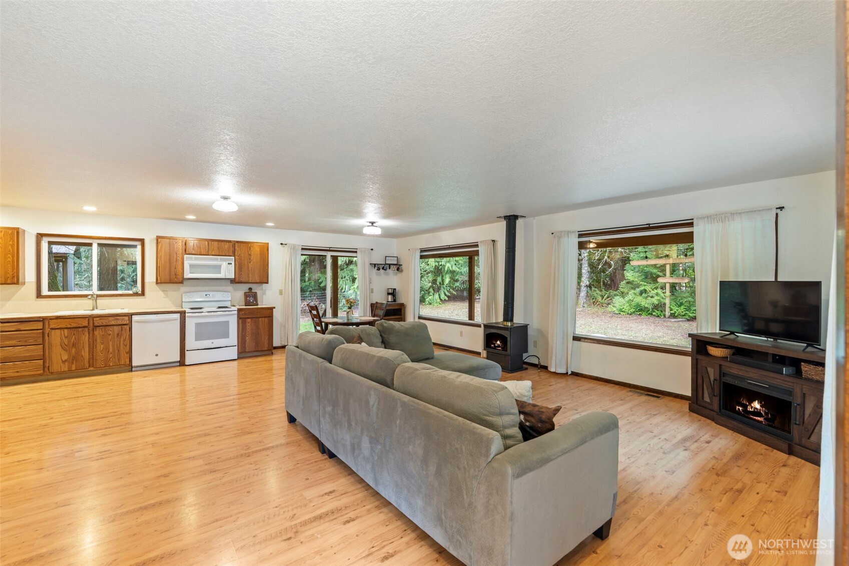 209 Alpha Way Property Photo 7