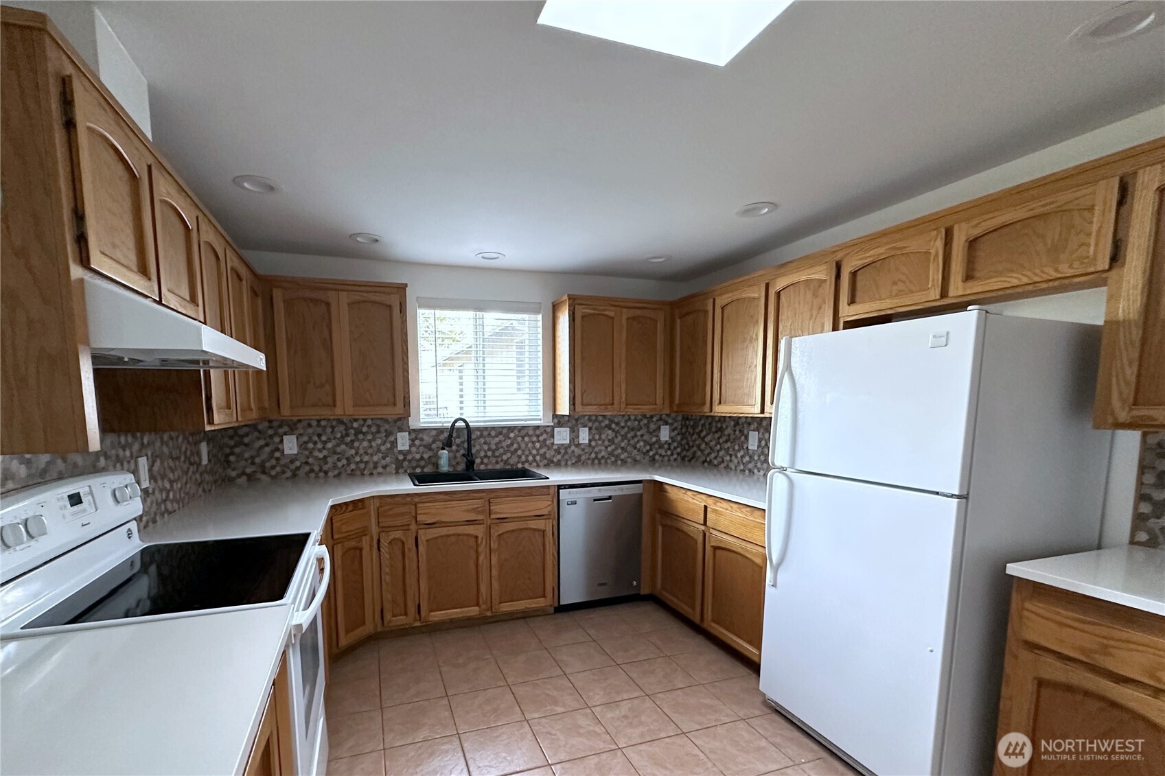 1226 Dewey Drive Property Photo 3