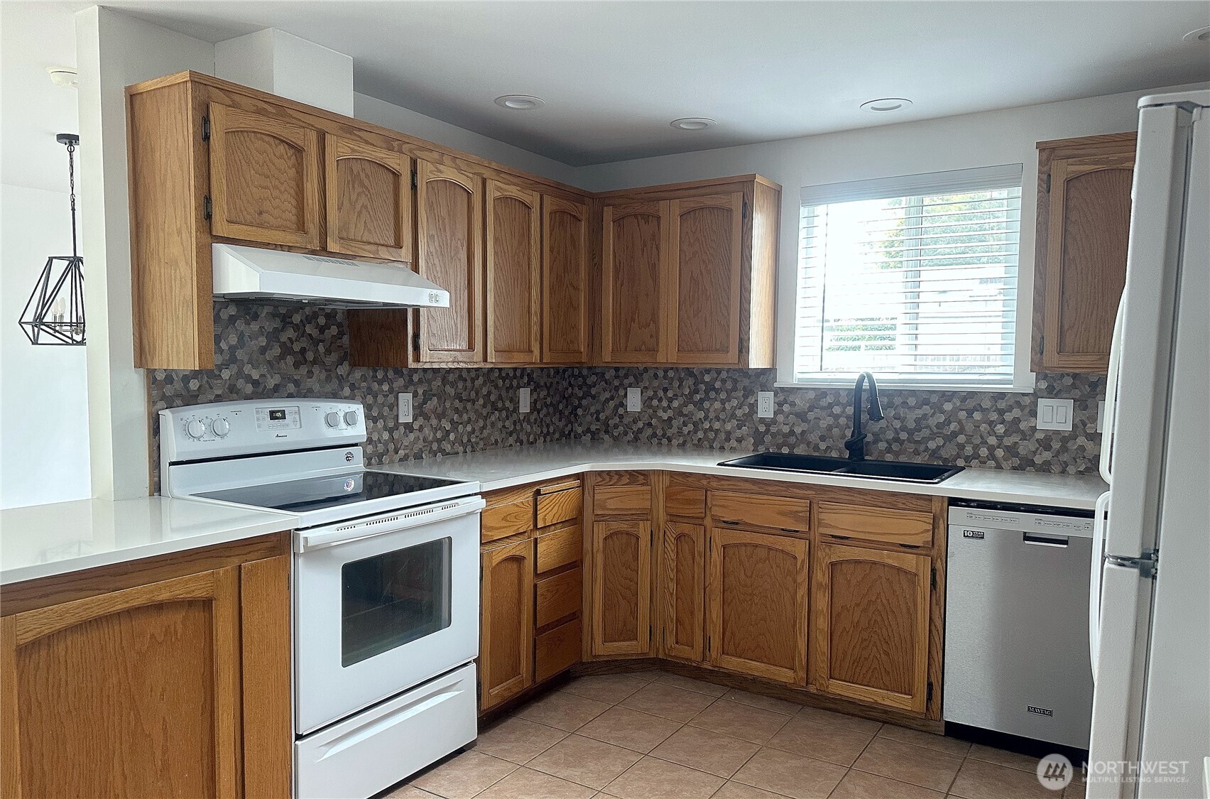 1226 Dewey Drive Property Photo 4