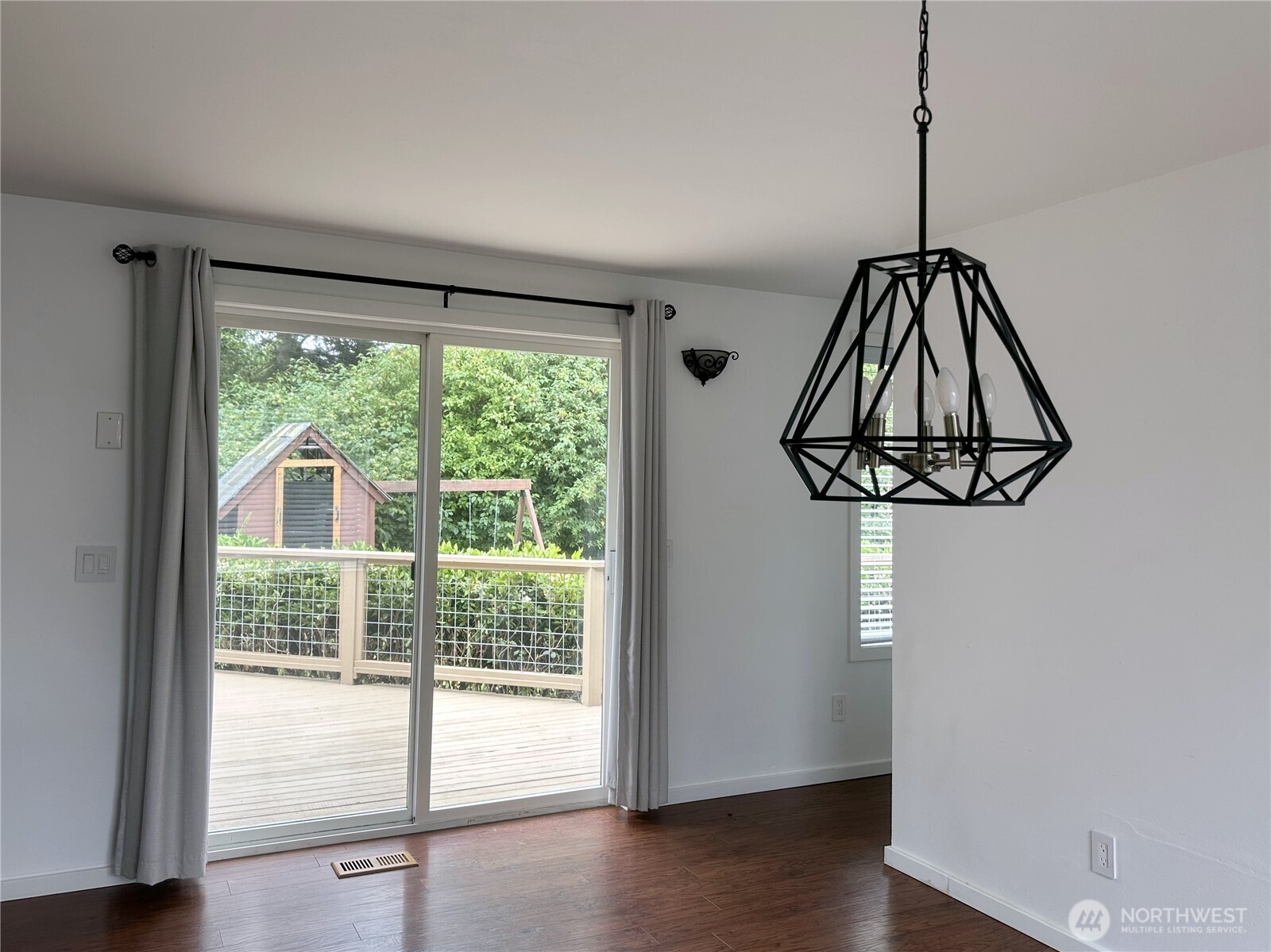 1226 Dewey Drive Property Photo 8