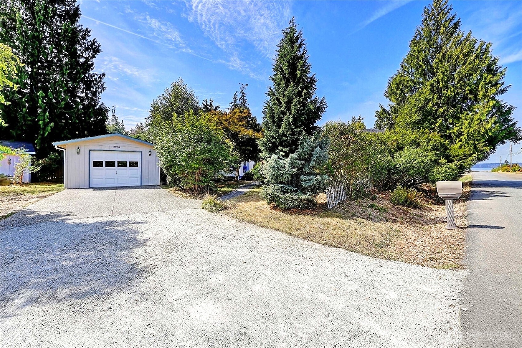 9224 192nd Street Property Photo 2
