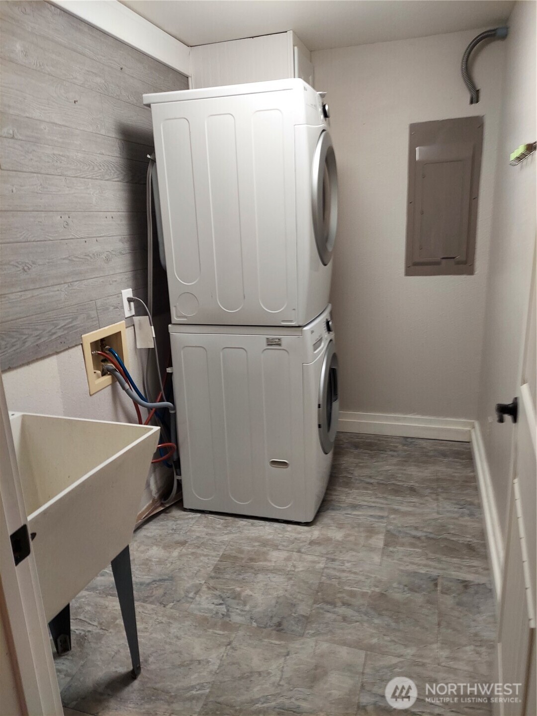 405 Strand Road Property Photo 8