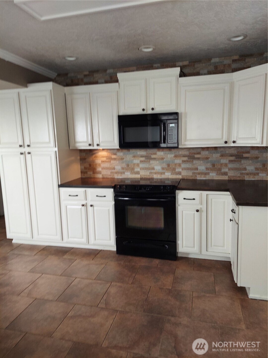 405 Strand Road Property Photo 14