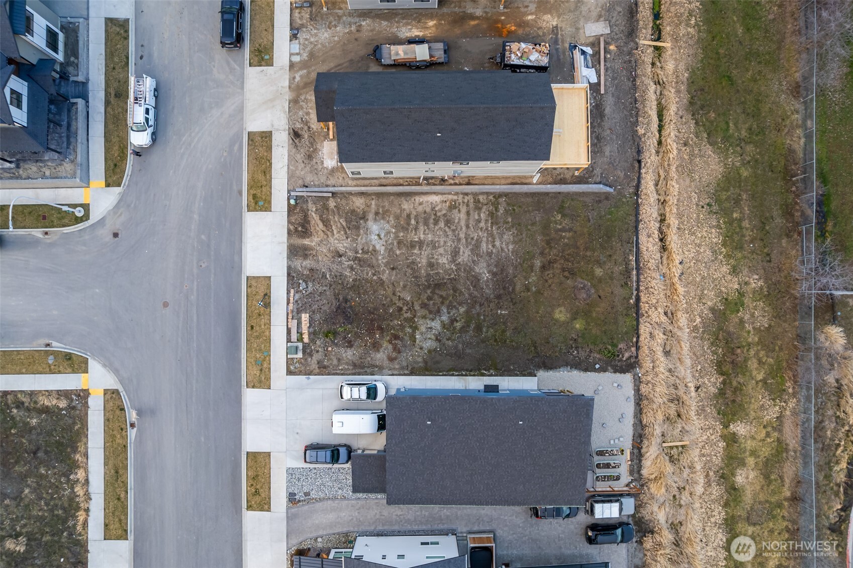 648 Central Property Photo 13