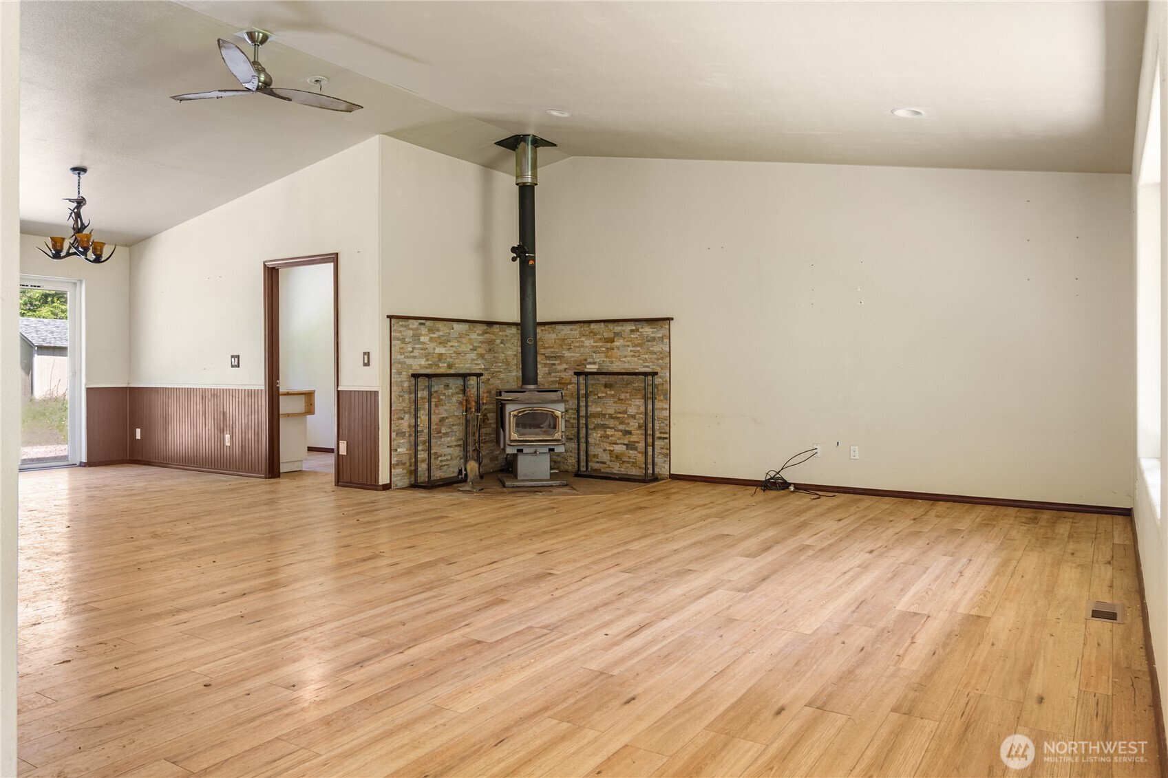231 W New Moon Lane Property Photo 4