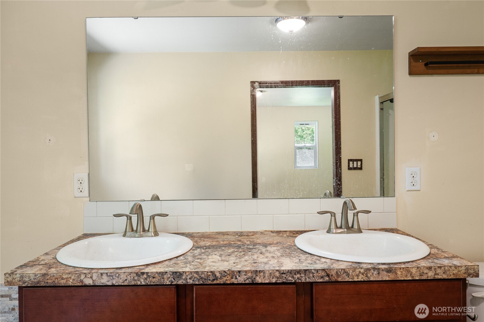 231 W New Moon Lane Property Photo 18