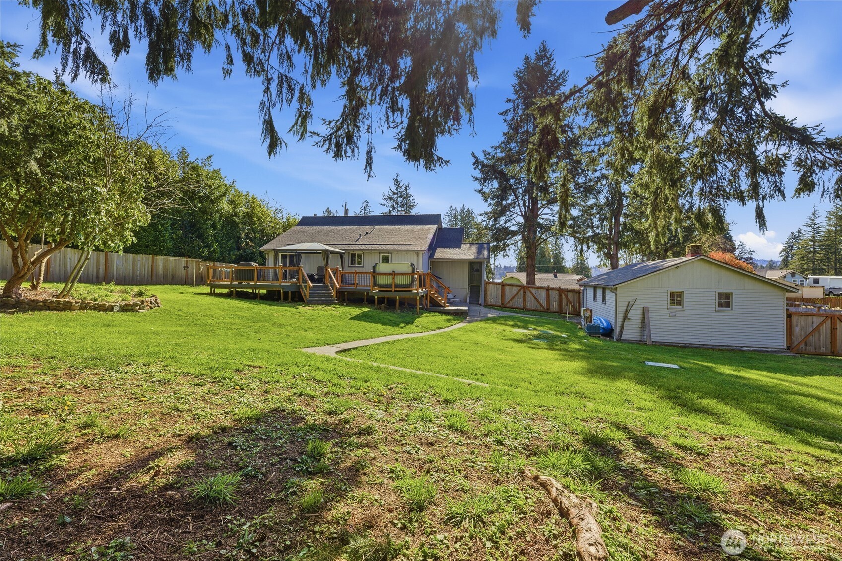 1913 Deville Drive Property Photo 3