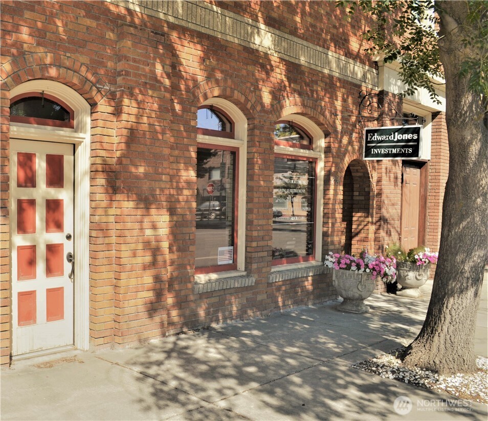 214 Pine Street Property Photo 2