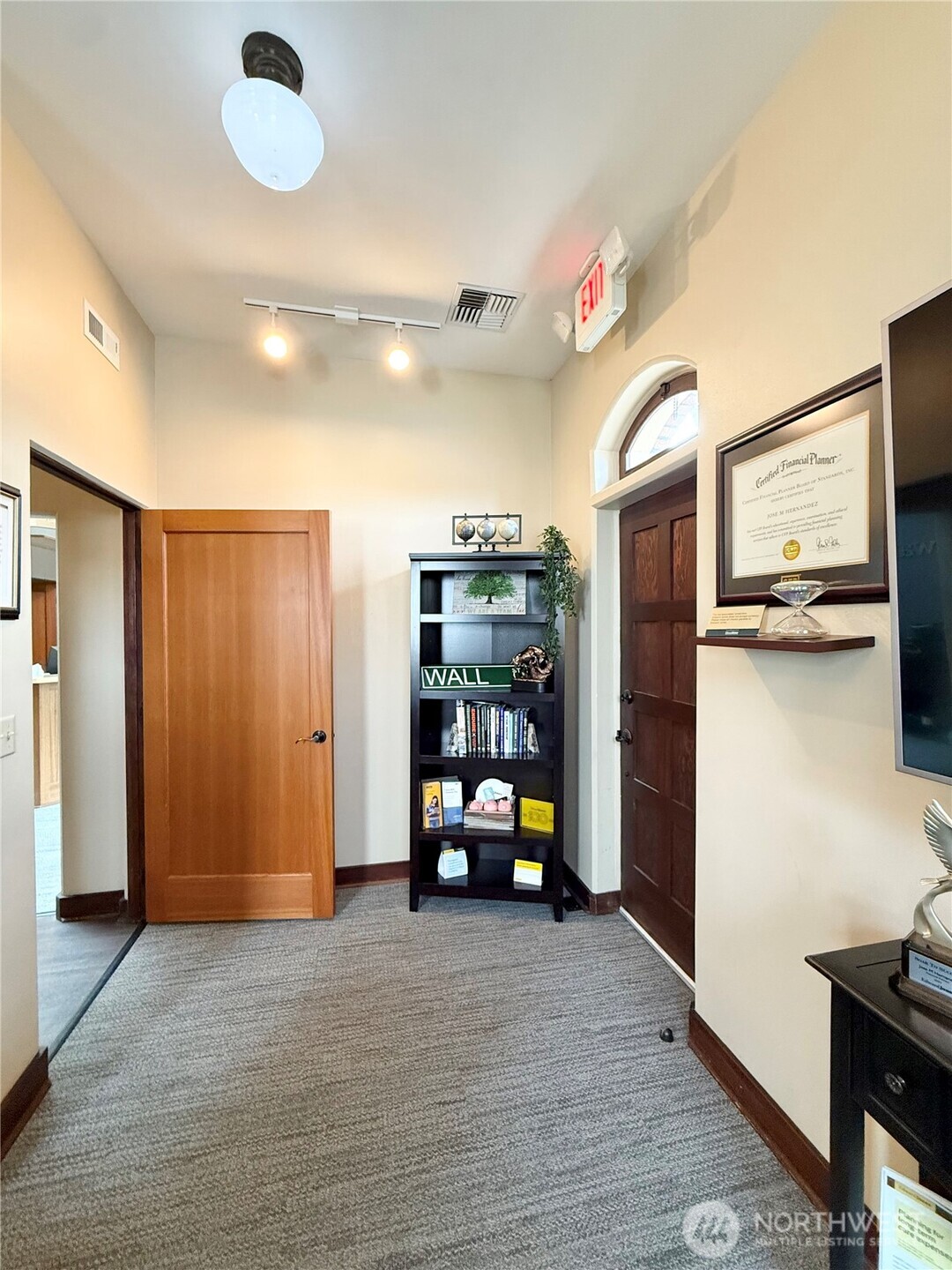 214 Pine Street Property Photo 8
