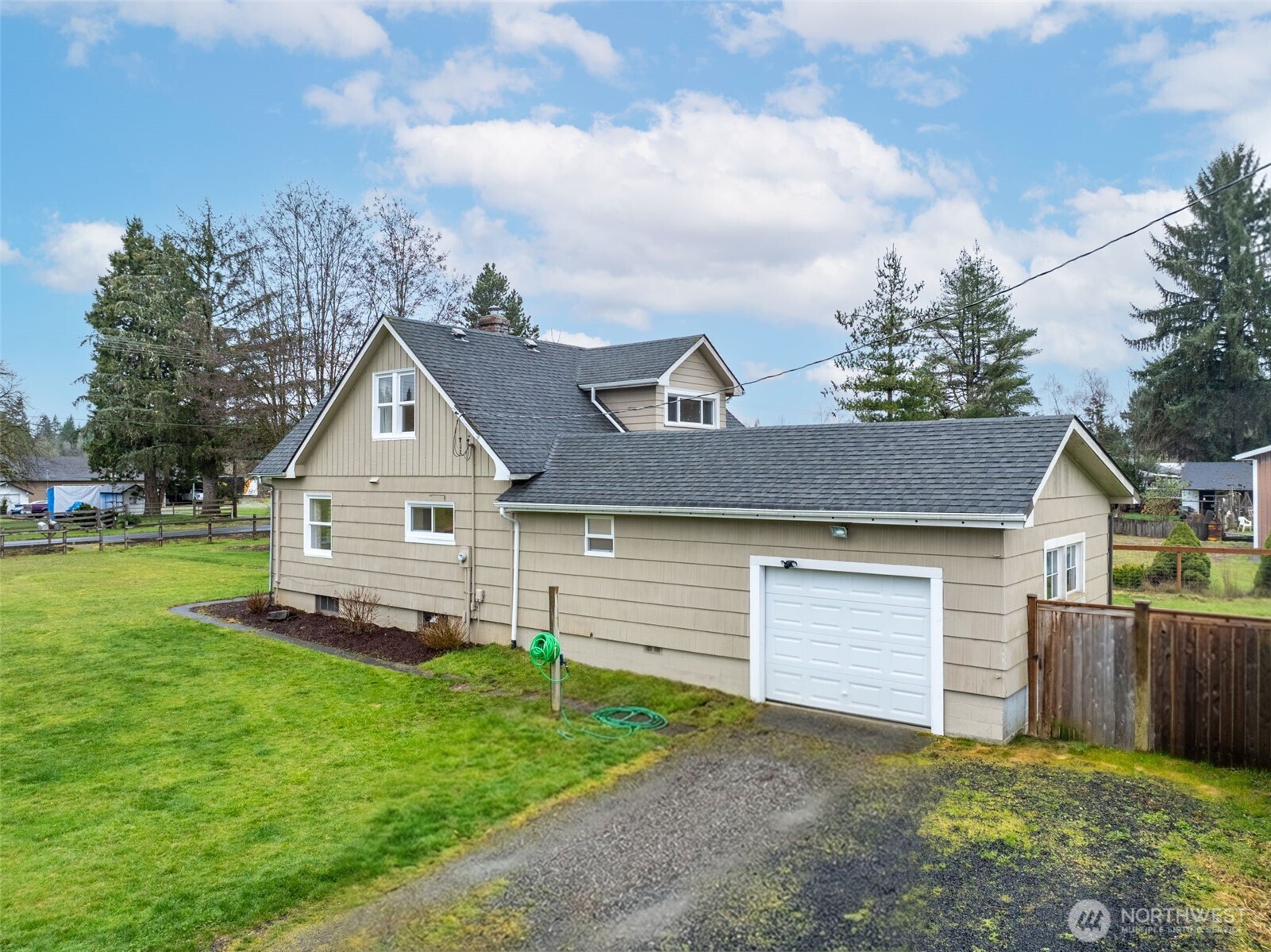 862 King Road Property Photo 6