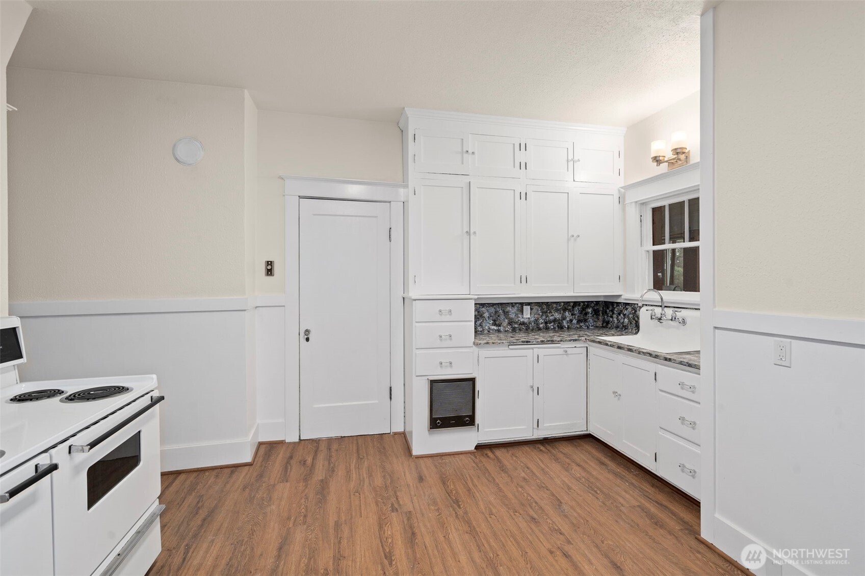 26 Se Spring Street Property Photo 10