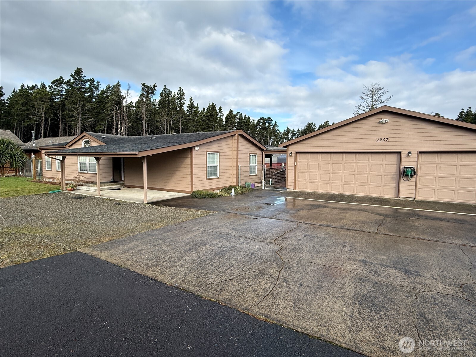 1207 215th Lane Property Photo 1
