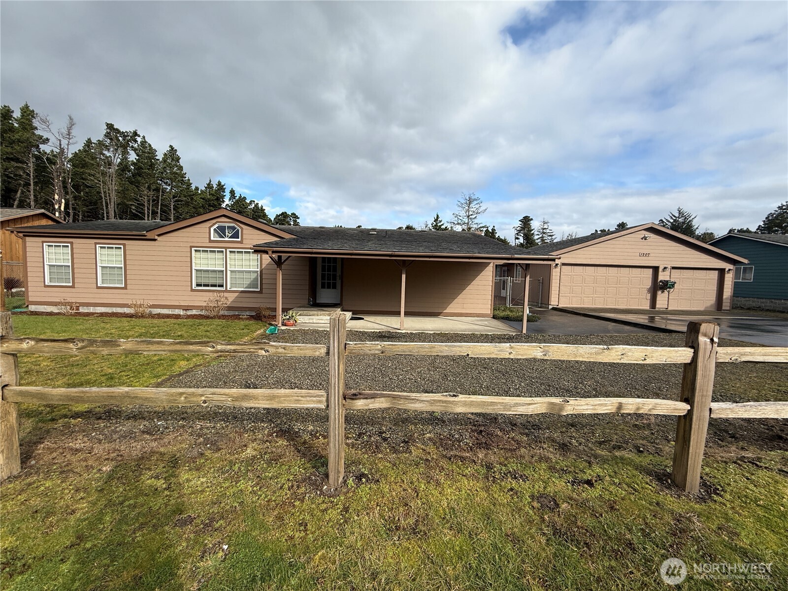 1207 215th Lane Property Photo 2