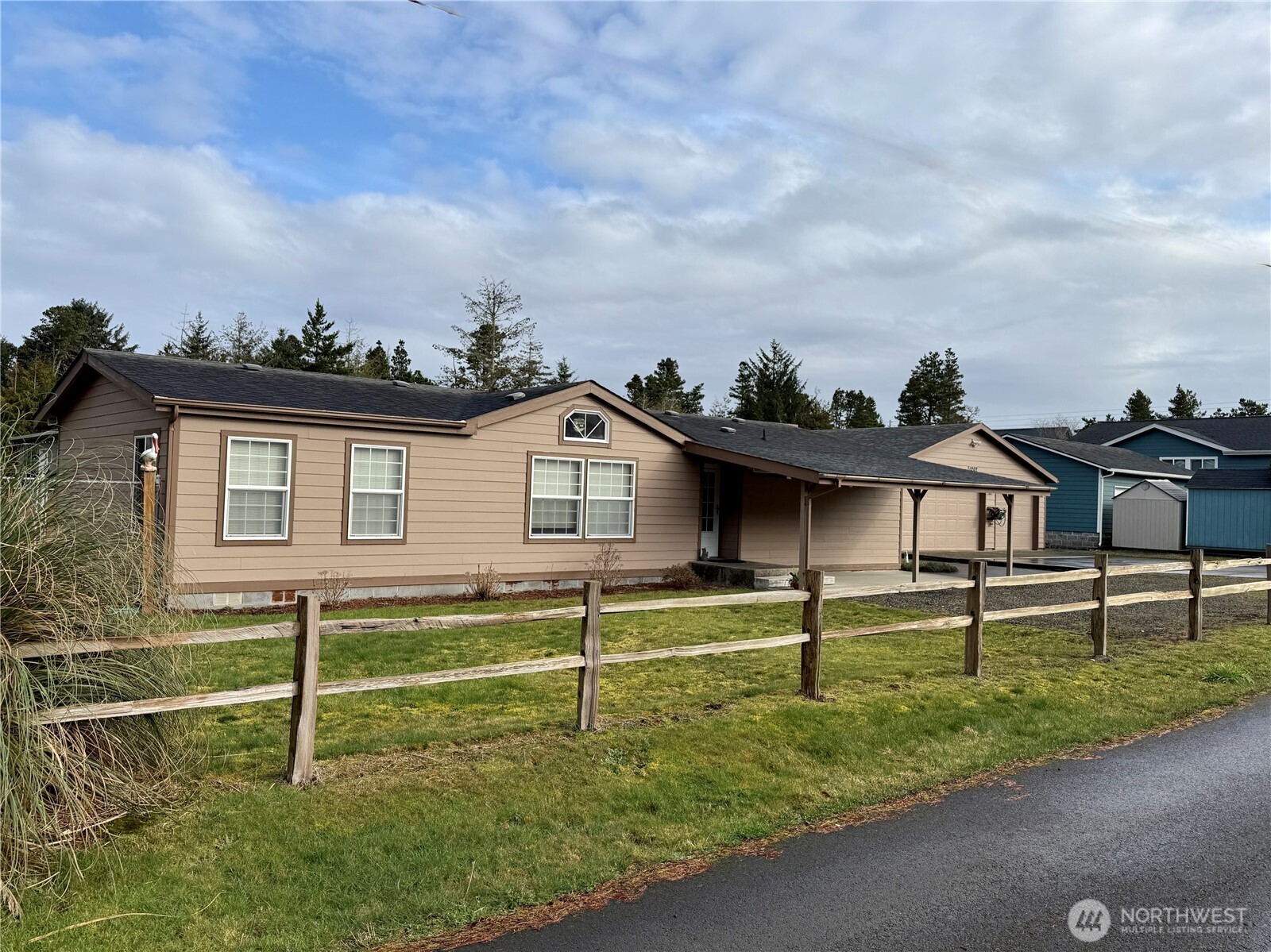 1207 215th Lane Property Photo 3