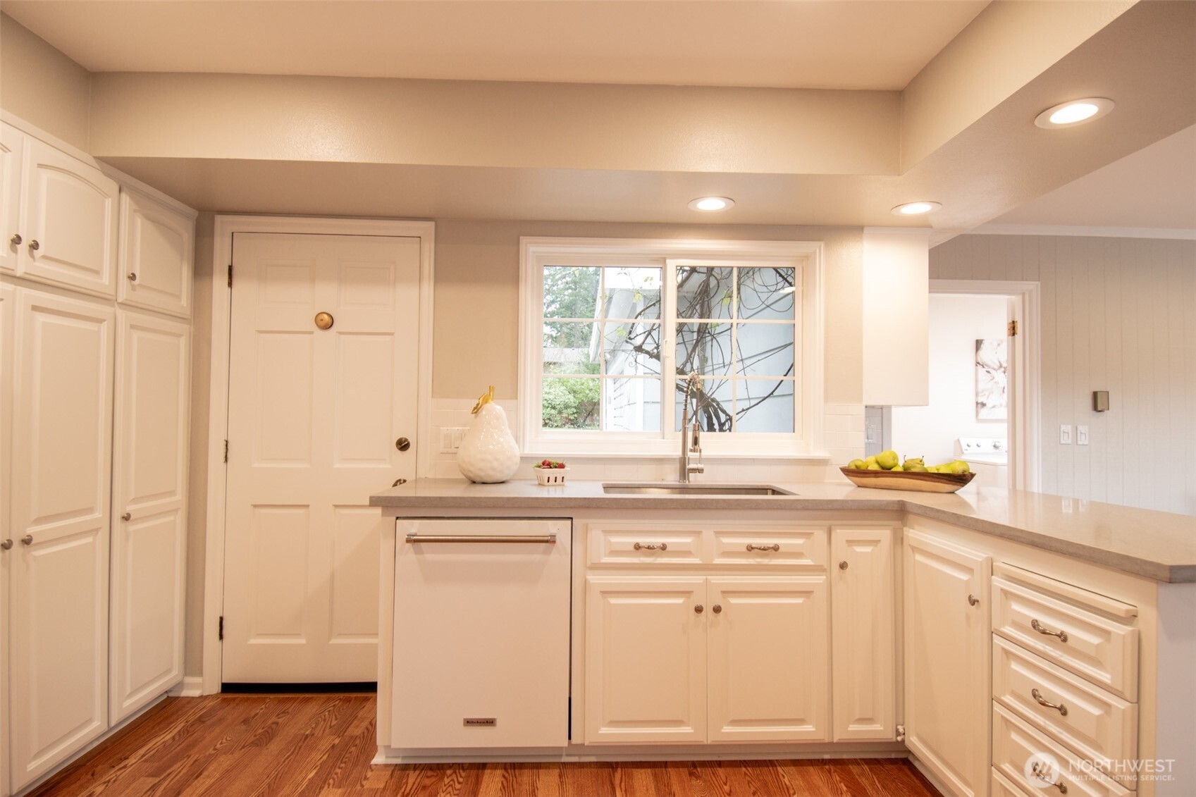 10826 Meadow Road Property Photo 14