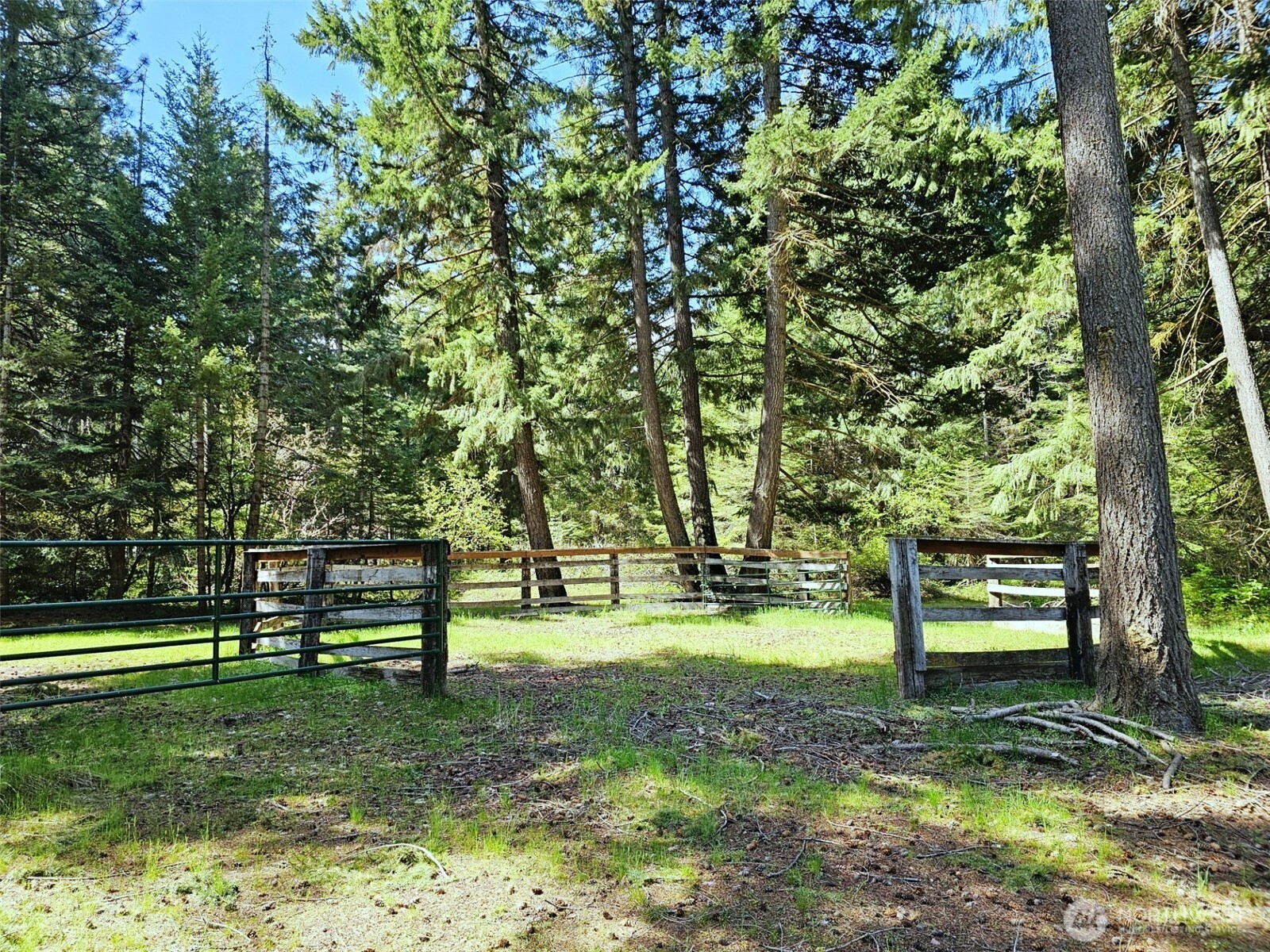 551 Pioneer Trail Property Photo 24