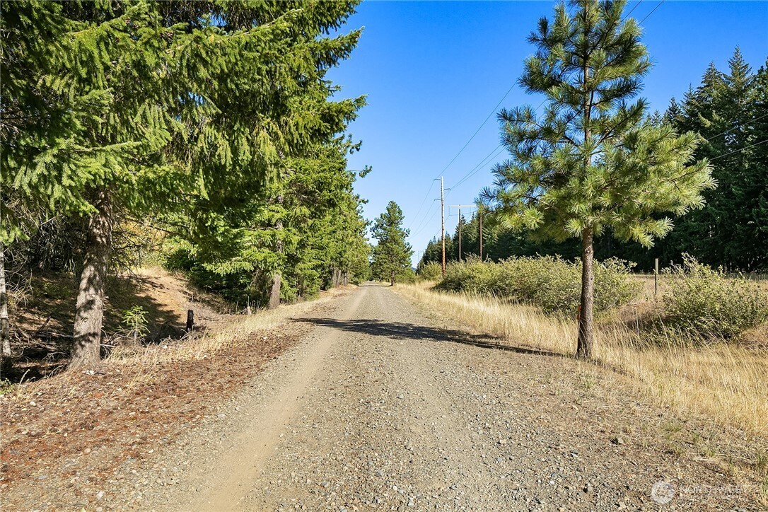 551 Pioneer Trail Property Photo 25