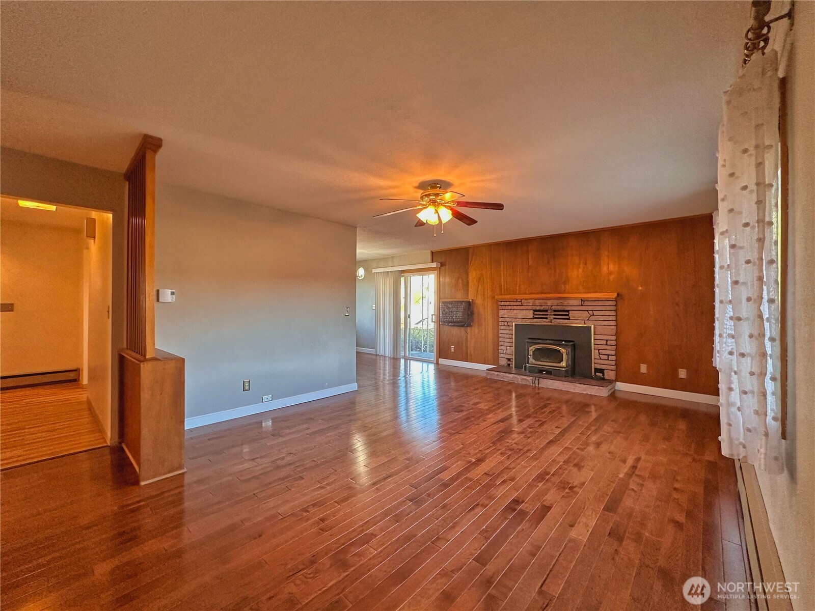 804 Central Drive Property Photo 3
