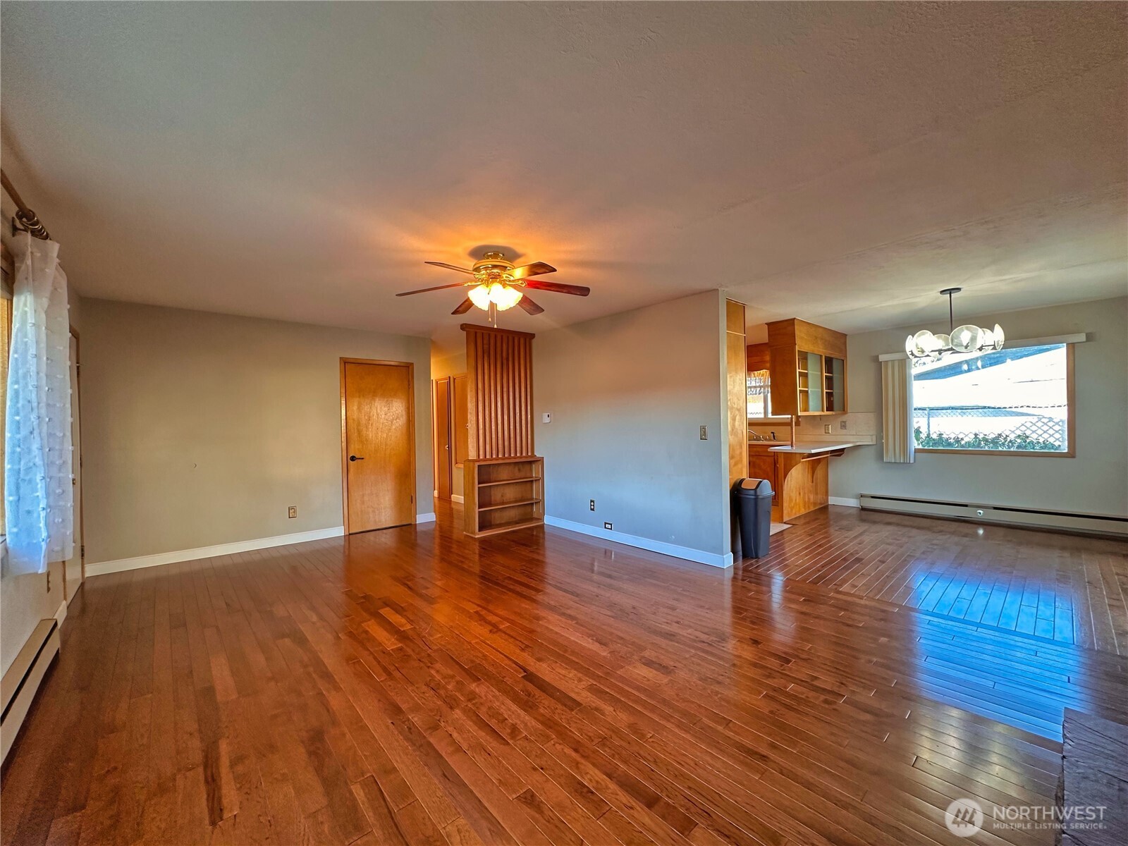 804 Central Drive Property Photo 4