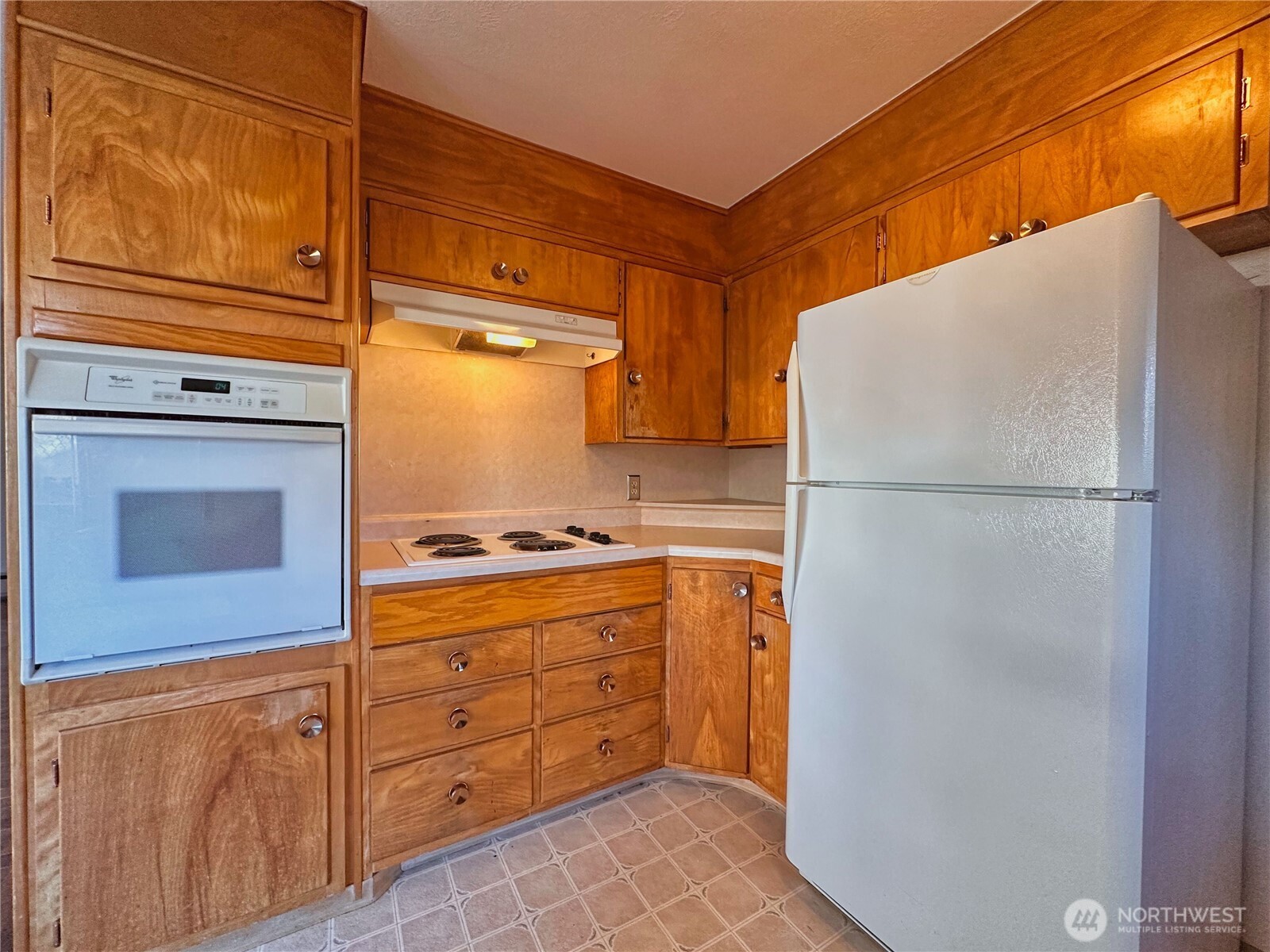 804 Central Drive Property Photo 6