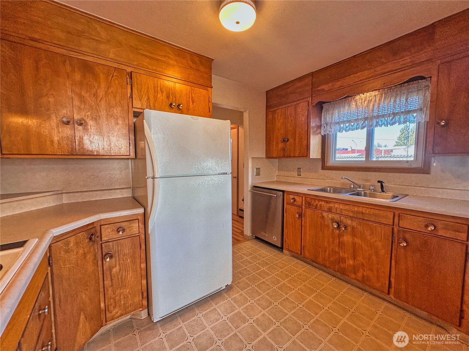 804 Central Drive Property Photo 7