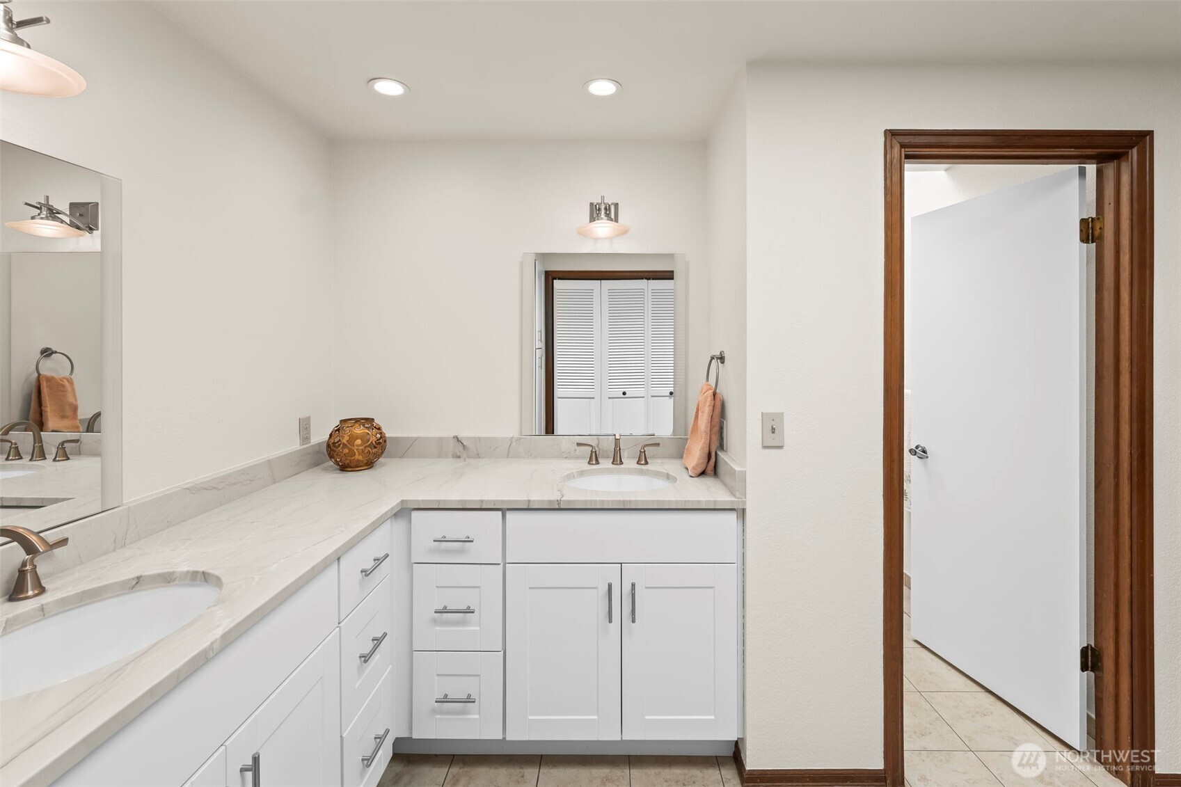 407 Point Fosdick Drive Property Photo 22