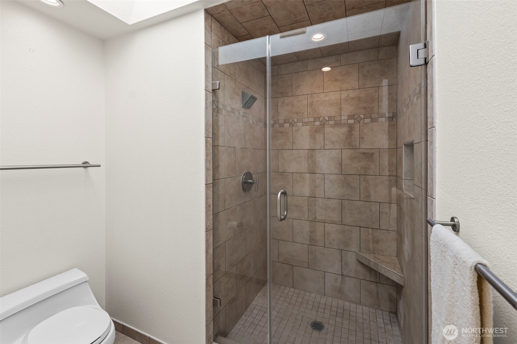 407 Point Fosdick Drive Property Photo 23