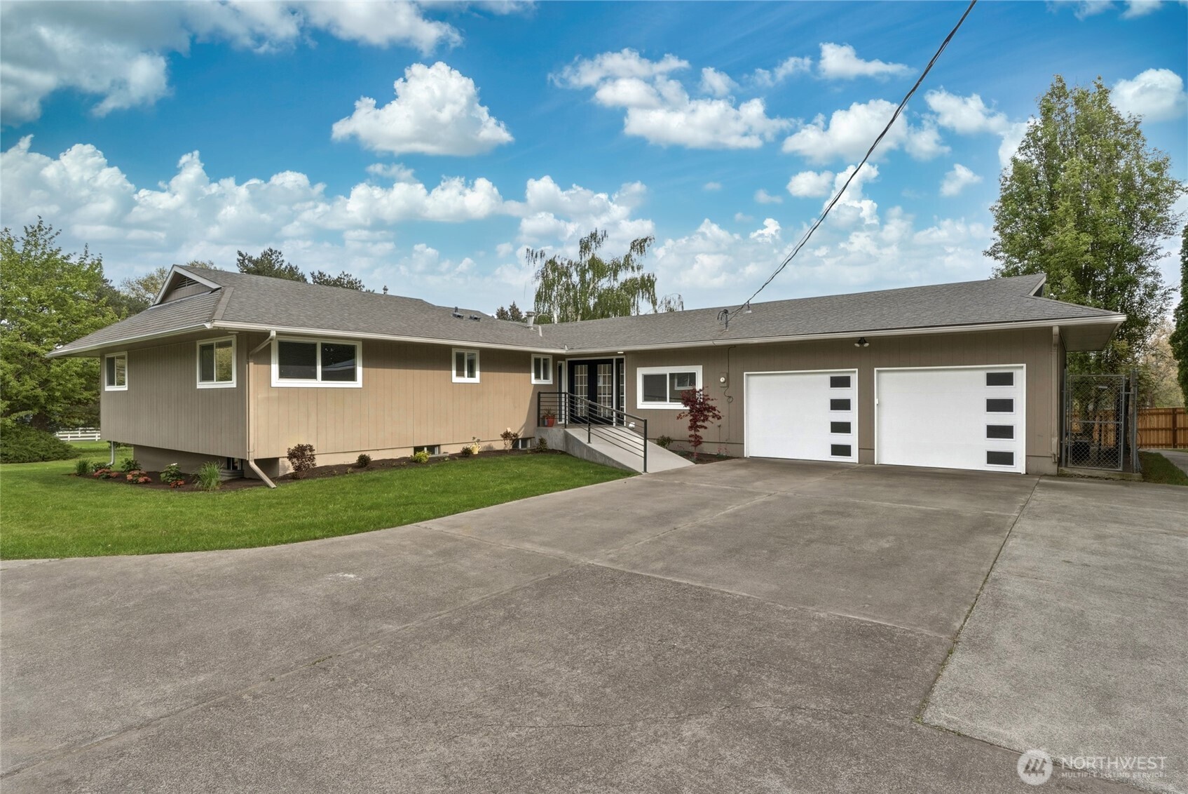 2242 S Wilbur Property Photo 3